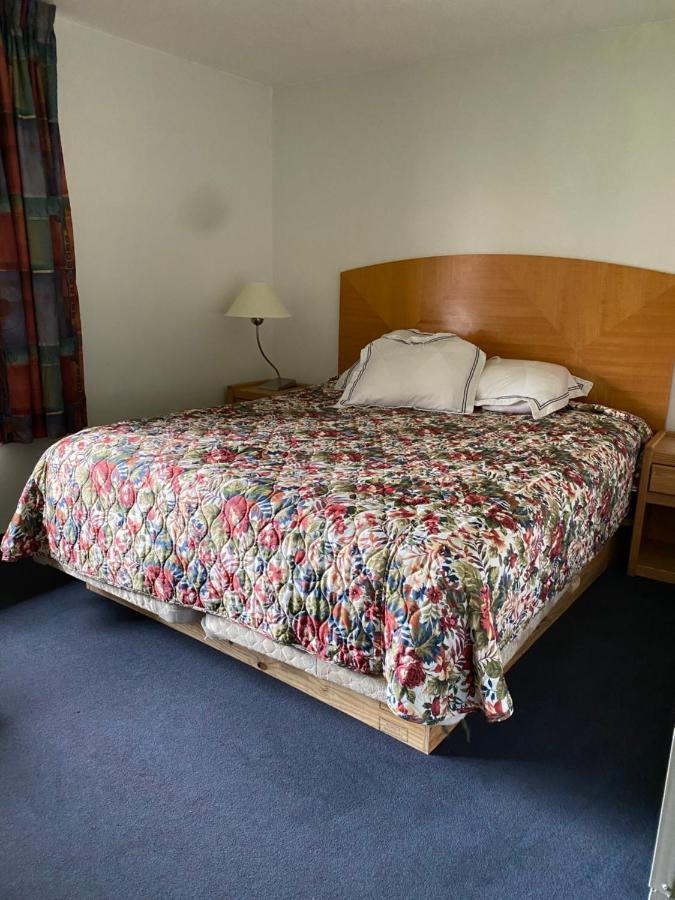 Northern Pine Inn Hayward Extérieur photo