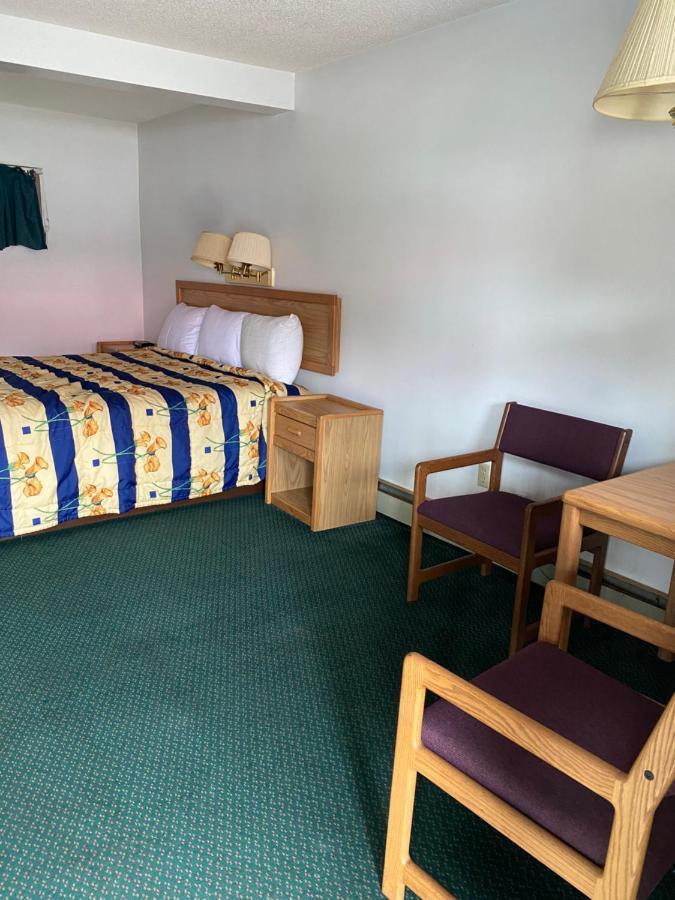 Northern Pine Inn Hayward Extérieur photo