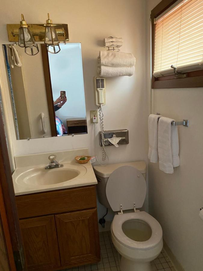 Northern Pine Inn Hayward Extérieur photo