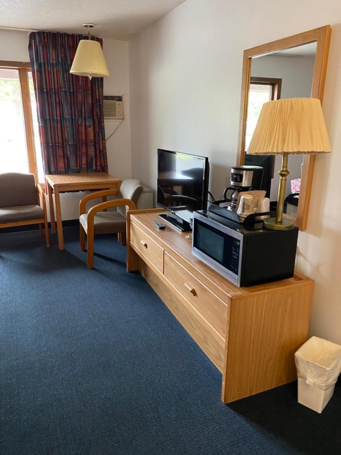 Northern Pine Inn Hayward Extérieur photo