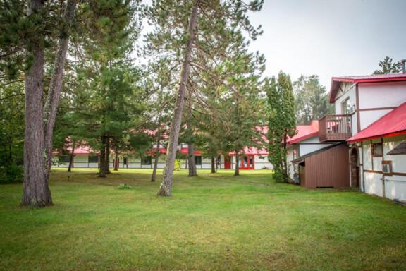 Northern Pine Inn Hayward Extérieur photo