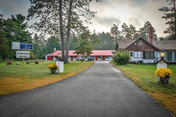 Northern Pine Inn Hayward Extérieur photo